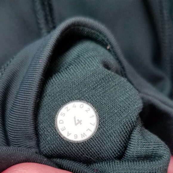 Lululemon Home Stretch Crop 19" in Submarine, size 4 - Picture 8 of 12